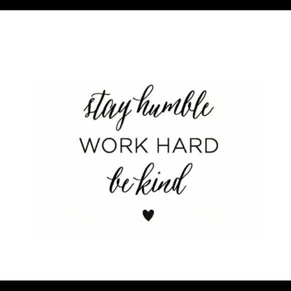 SAVE 20% ON BUNDLES • 200+ ITEMS FOR 2/$20, 3/$30, 4/$35 • Please keep sharing💋 - Picture 7 of 9